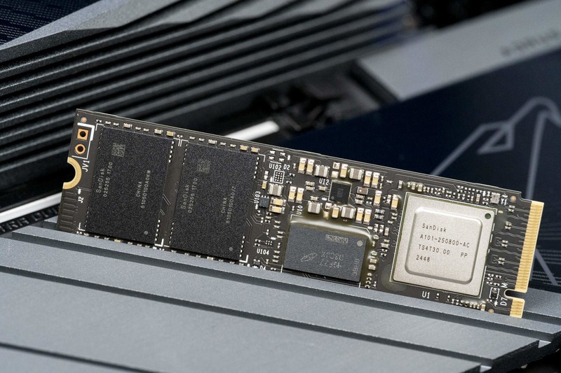 无限接近PCIe 5.0×4的理论极限，WD_BLACK SN8100 intel和AMD双配置测试