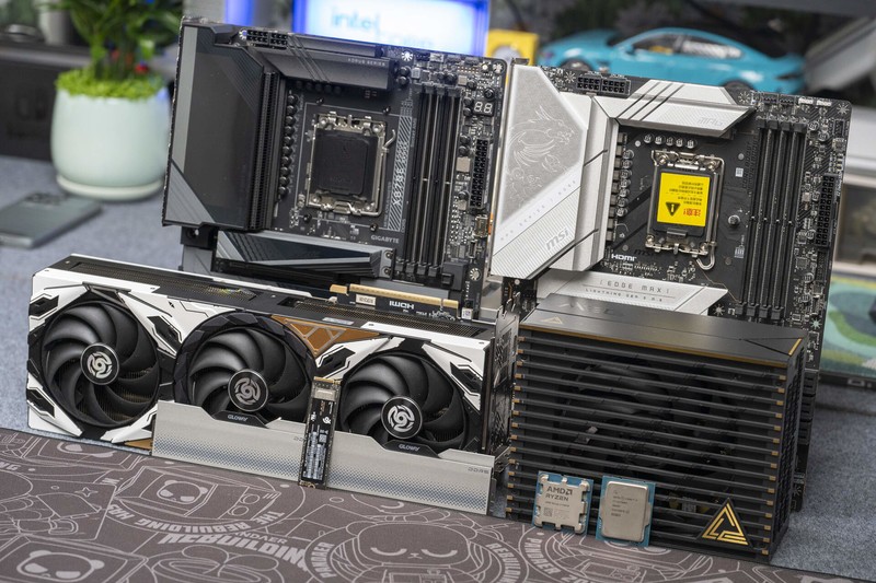 无限接近PCIe 5.0×4的理论极限，WD_BLACK SN8100 intel和AMD双配置测试