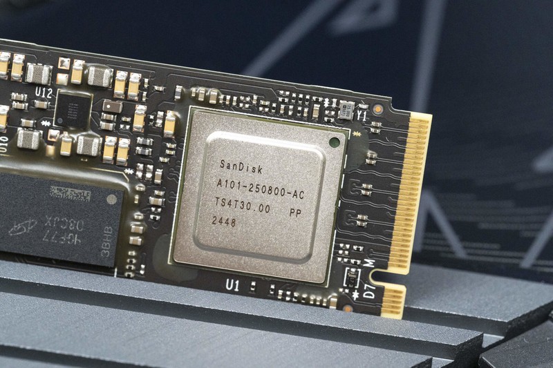 无限接近PCIe 5.0×4的理论极限，WD_BLACK SN8100 intel和AMD双配置测试