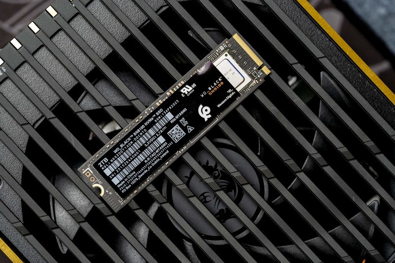 无限接近PCIe 5.0×4的理论极限，WD_BLACK SN8100 intel和AMD双配置测试