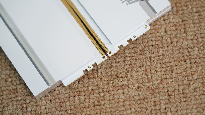 颜值性能我全都要，影驰金属大师5080评测&白色海景房主机分享