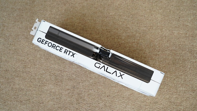 颜值性能我全都要，影驰金属大师5080评测&白色海景房主机分享