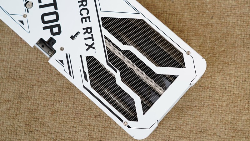 颜值性能我全都要，影驰金属大师5080评测&白色海景房主机分享