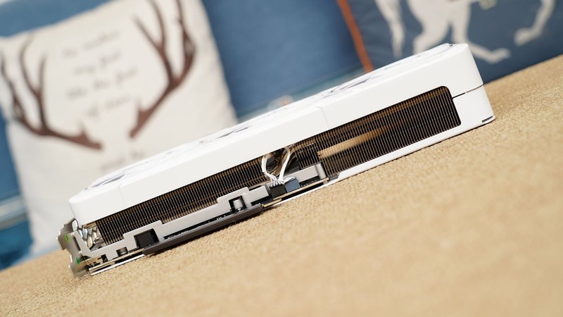 颜值性能我全都要，影驰金属大师5080评测&白色海景房主机分享