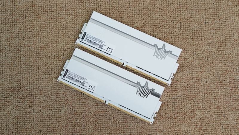 颜值性能我全都要，影驰金属大师5080评测&白色海景房主机分享