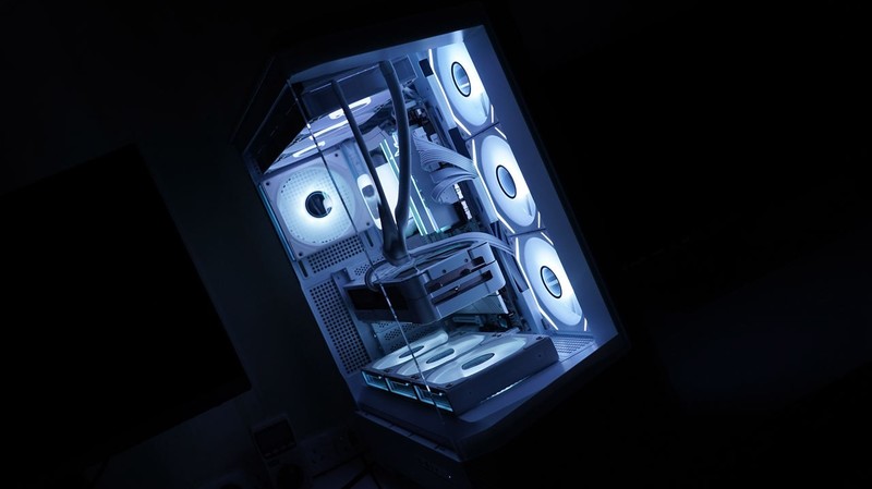 颜值性能我全都要，影驰金属大师5080评测&白色海景房主机分享