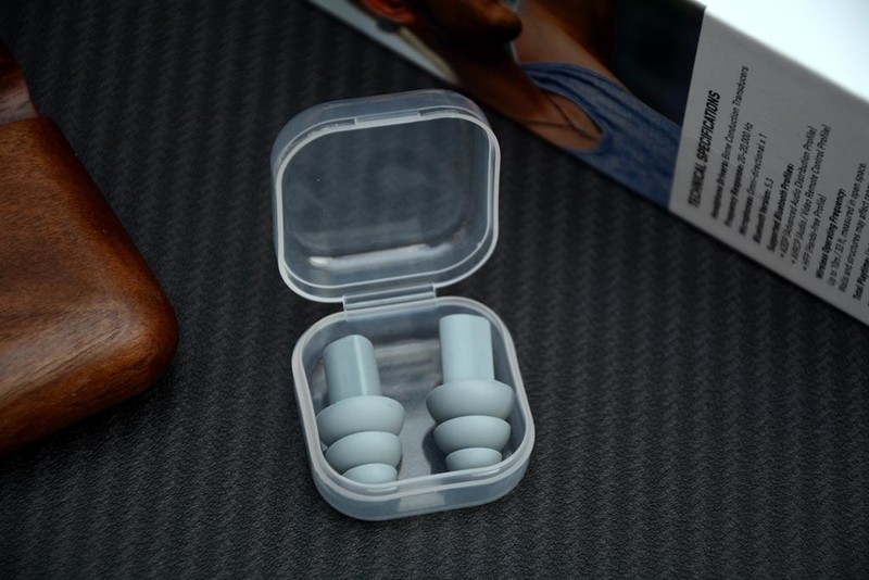 骨传导加持、运动伴侣，创新Outlier Free蓝牙耳机开箱