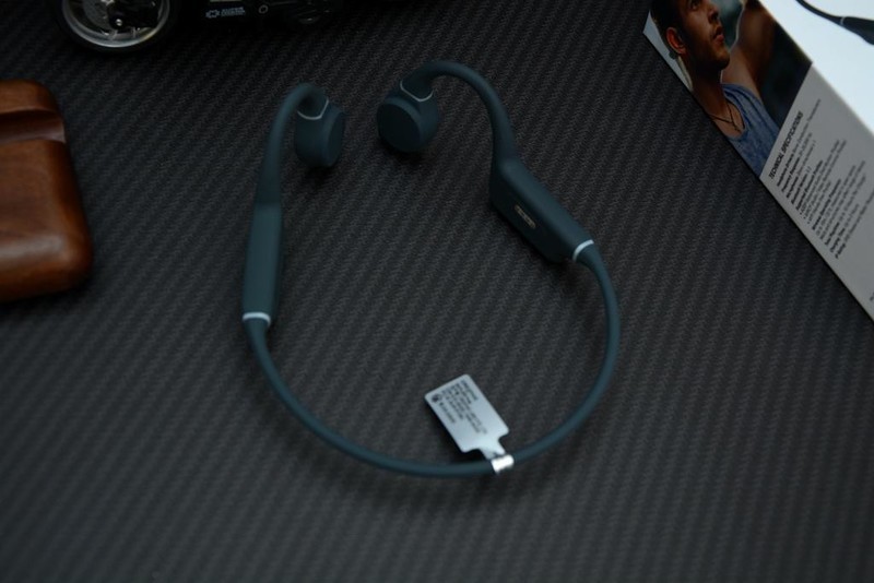 骨传导加持、运动伴侣，创新Outlier Free蓝牙耳机开箱