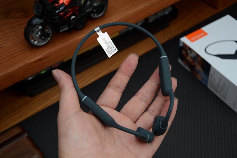 骨传导加持、运动伴侣，创新Outlier Free蓝牙耳机开箱