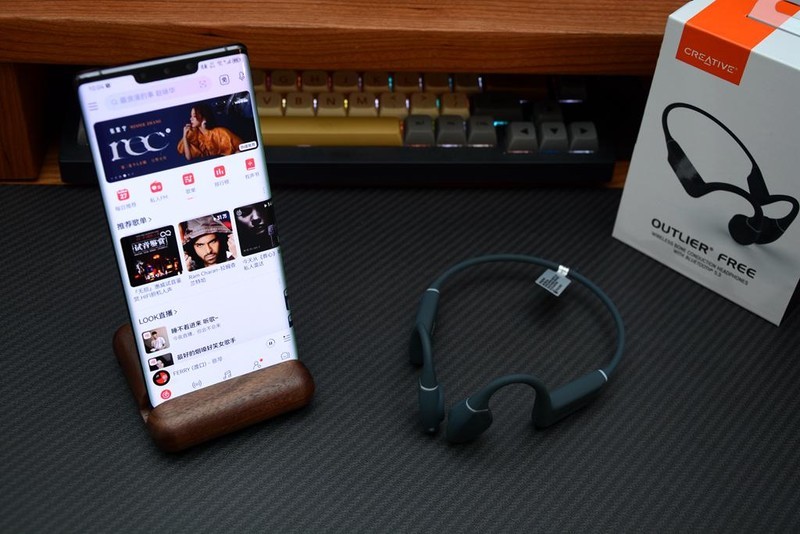 骨传导加持、运动伴侣，创新Outlier Free蓝牙耳机开箱