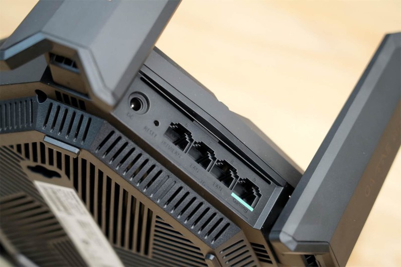 锐捷天蝎路由BE72Pro：9网口9天线9颗FEM，AI黑科技让信号无死角