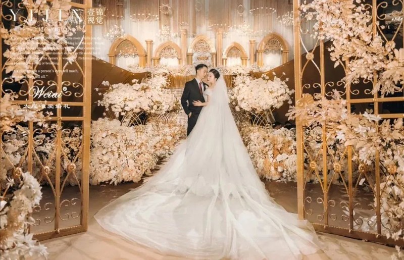 必知！红蓝宝化身职场 “加分神器”、晚宴 “吸睛法宝” 的佩戴秘诀