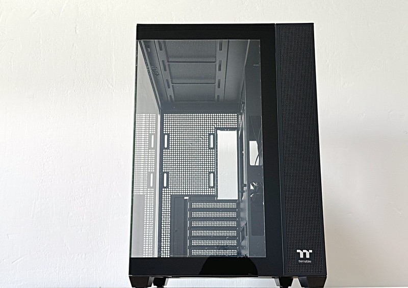 朋友装机非要低调一些，那就选钢影透EX海景房机箱黑色版吧