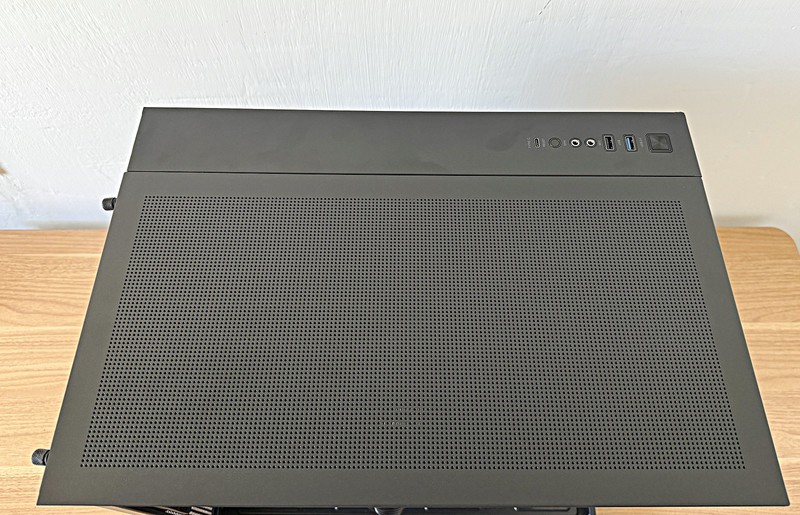 朋友装机非要低调一些，那就选钢影透EX海景房机箱黑色版吧