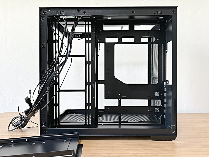 朋友装机非要低调一些，那就选钢影透EX海景房机箱黑色版吧