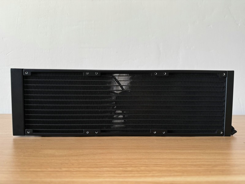 朋友装机非要低调一些，那就选钢影透EX海景房机箱黑色版吧