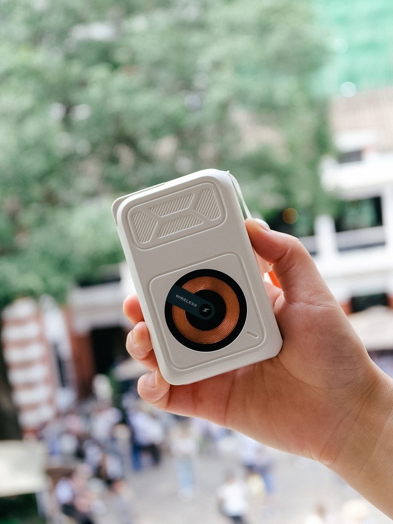 充电宝+充电器+数据线+无线充？锦读闪电魔方上手体验