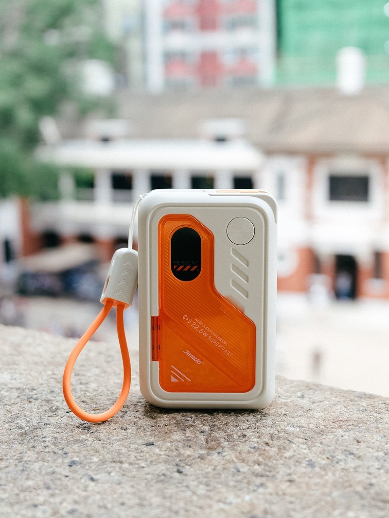 充电宝+充电器+数据线+无线充？锦读闪电魔方上手体验