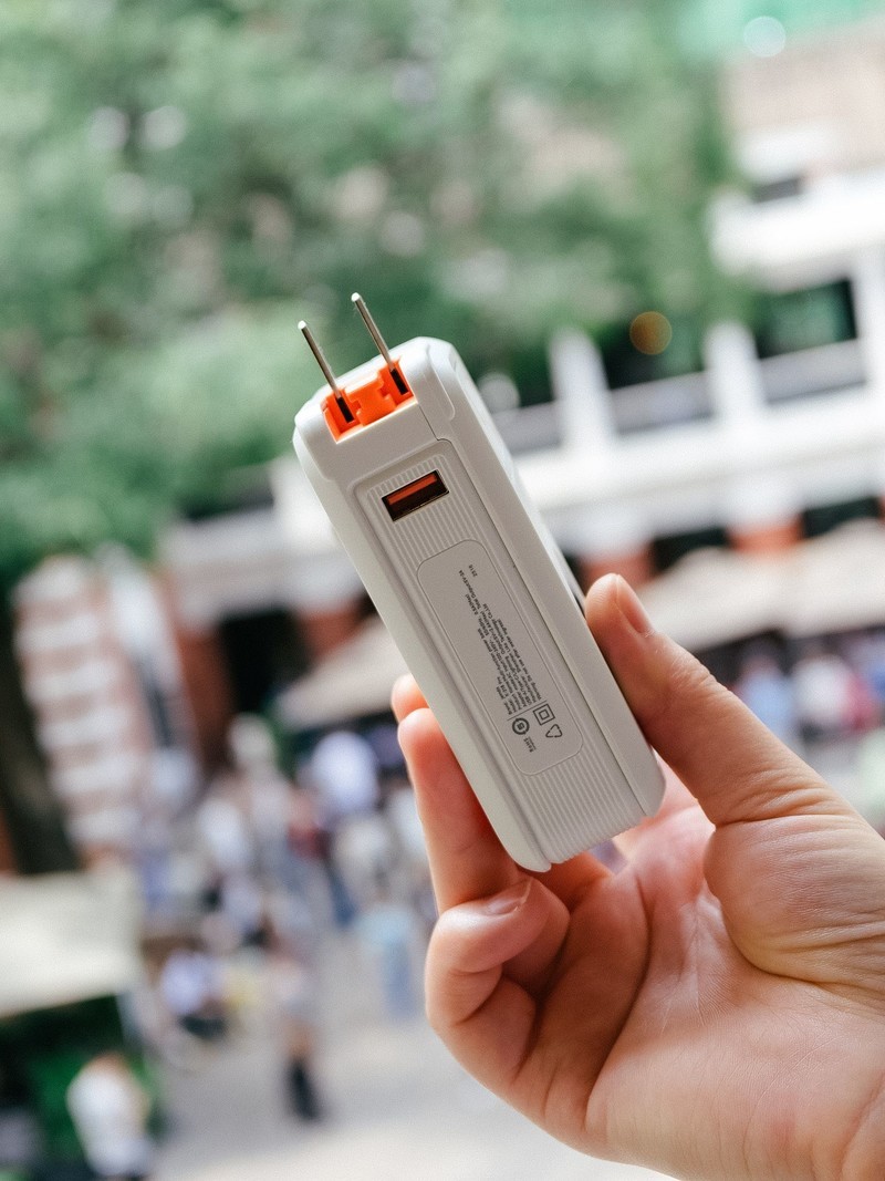 充电宝+充电器+数据线+无线充？锦读闪电魔方上手体验