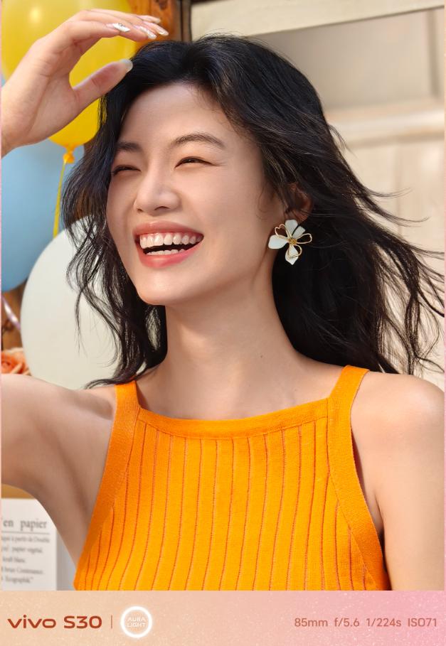 氛围感人像神器到来，vivo S30自拍轻松出大片