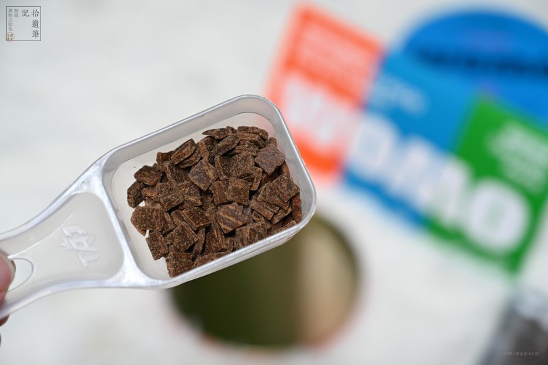 鲜香可口的国产WOMO风干猫粮，营养均衡肉量足，猫咪更爱吃