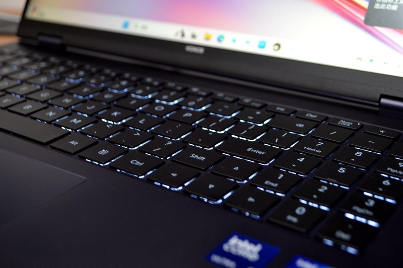 英特尔这牙膏挤爆了！Ultra 5 125H有多强？荣耀MagicBook Pro 16首测