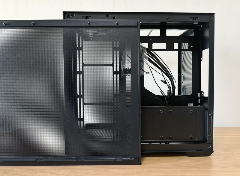 朋友装机非要低调一些，那就选钢影透EX海景房机箱黑色版吧