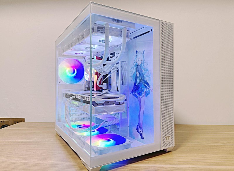 朋友装机非要低调一些，那就选钢影透EX海景房机箱黑色版吧