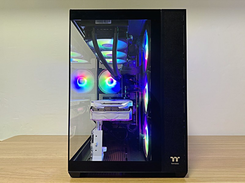 朋友装机非要低调一些，那就选钢影透EX海景房机箱黑色版吧