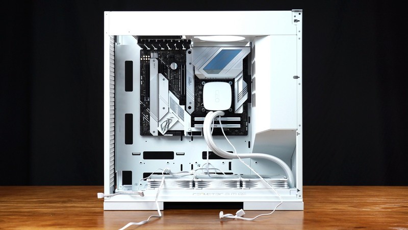 优化垂直风道几何未来罗汉装机show:12900K+吹雪Z690+XPG DDR5内存配置