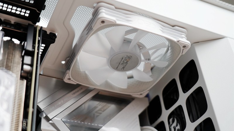 优化垂直风道几何未来罗汉装机show:12900K+吹雪Z690+XPG DDR5内存配置