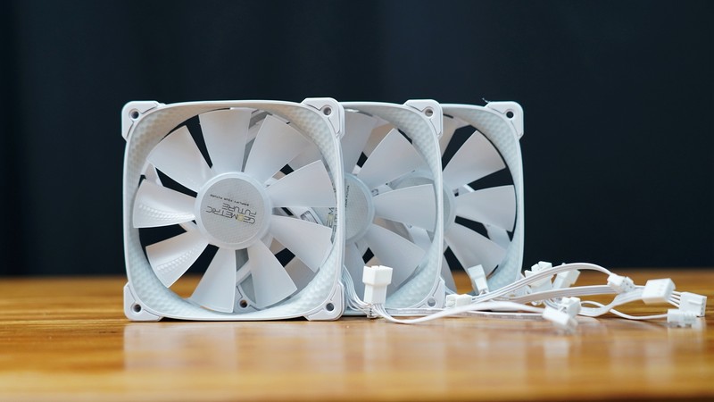 优化垂直风道几何未来罗汉装机show:12900K+吹雪Z690+XPG DDR5内存配置