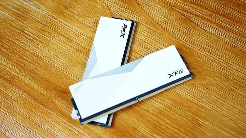 优化垂直风道几何未来罗汉装机show:12900K+吹雪Z690+XPG DDR5内存配置