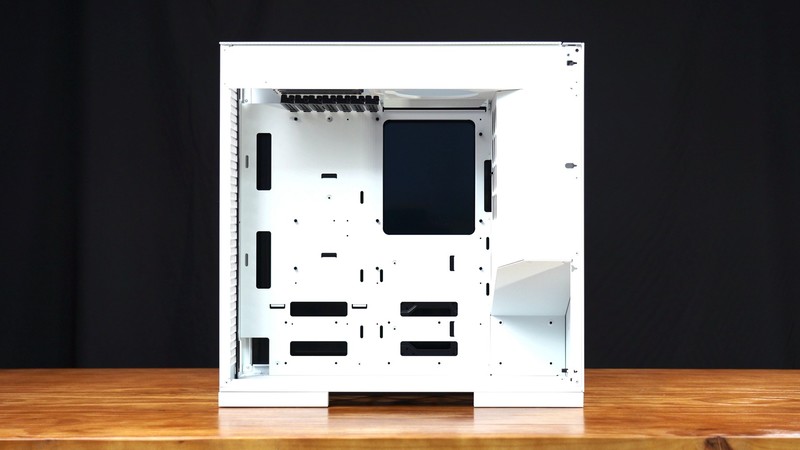 优化垂直风道几何未来罗汉装机show:12900K+吹雪Z690+XPG DDR5内存配置