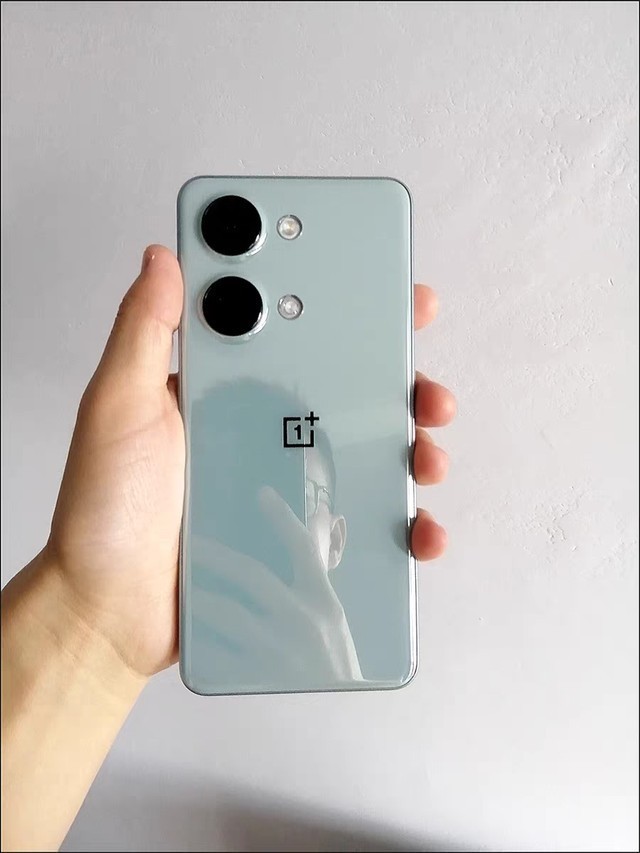性价比好机器——一加Ace 2v和Redmi Note12 Trubo怎么选？