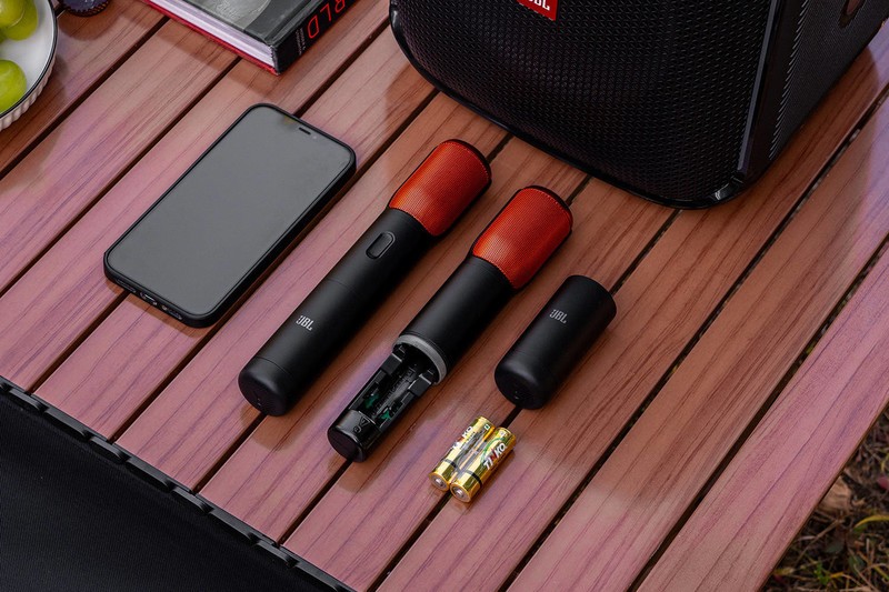 JBL PartyBox Encore音乐战将欢唱版：户外露营，能听能唱随你浪