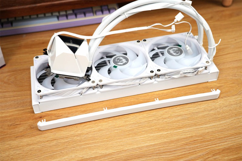 酷睿 Ultra 200S遭遇劲敌！微星MAG CORELIQUID I360 WHITE来袭