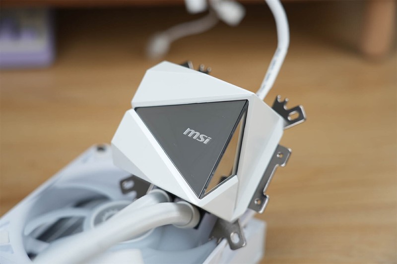 酷睿 Ultra 200S遭遇劲敌！微星MAG CORELIQUID I360 WHITE来袭