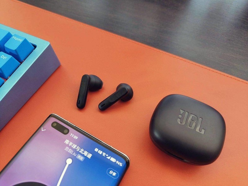 一百左右的半入耳蓝牙耳机哪个好？百元左右半入耳式蓝牙耳机推荐