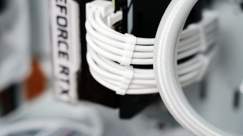 优化垂直风道几何未来罗汉装机show:12900K+吹雪Z690+XPG DDR5内存配置