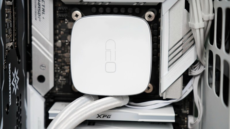 优化垂直风道几何未来罗汉装机show:12900K+吹雪Z690+XPG DDR5内存配置