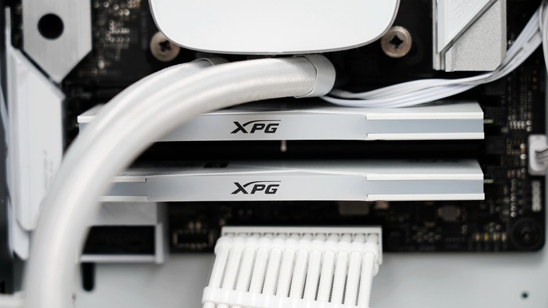 优化垂直风道几何未来罗汉装机show:12900K+吹雪Z690+XPG DDR5内存配置