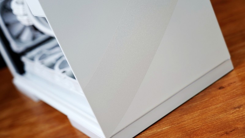 优化垂直风道几何未来罗汉装机show:12900K+吹雪Z690+XPG DDR5内存配置