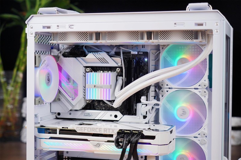 白色“海景别墅”的重要一环，有颜值有性能，ROG RTX3080值得拥有