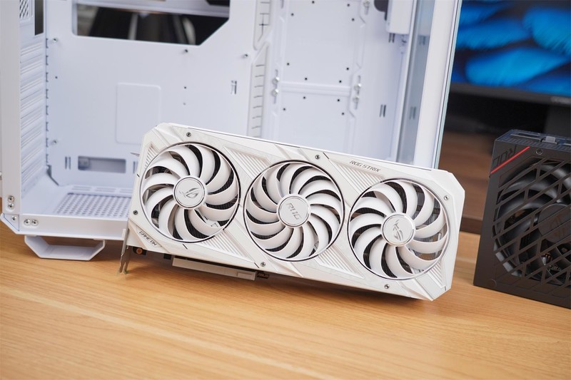 白色“海景别墅”的重要一环，有颜值有性能，ROG RTX3080值得拥有