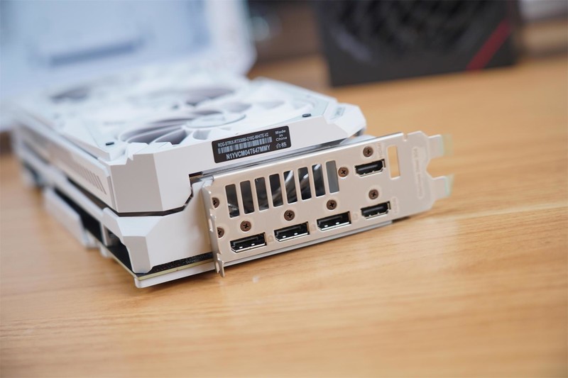 白色“海景别墅”的重要一环，有颜值有性能，ROG RTX3080值得拥有