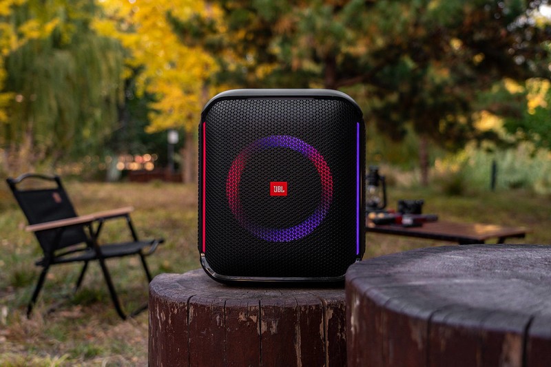 JBL PartyBox Encore音乐战将欢唱版：户外露营，能听能唱随你浪