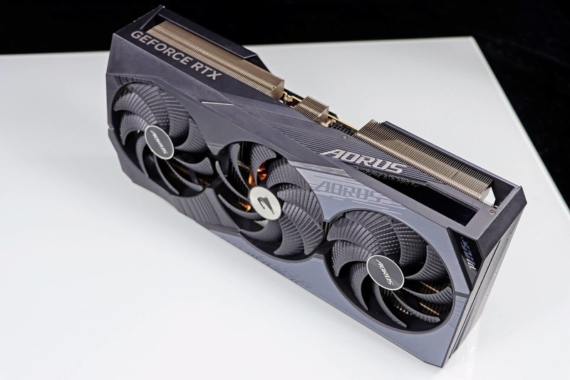 9800X3D 它来了！史诗级游戏流畅度加强