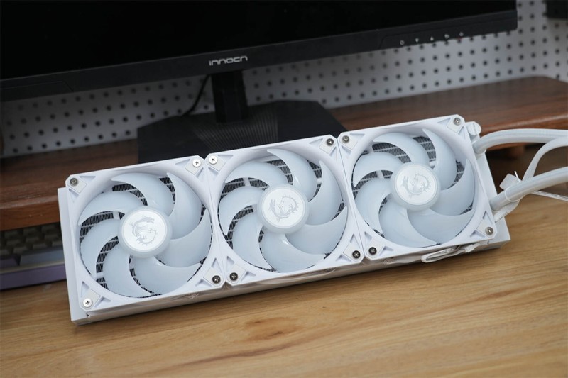 酷睿 Ultra 200S遭遇劲敌！微星MAG CORELIQUID I360 WHITE来袭