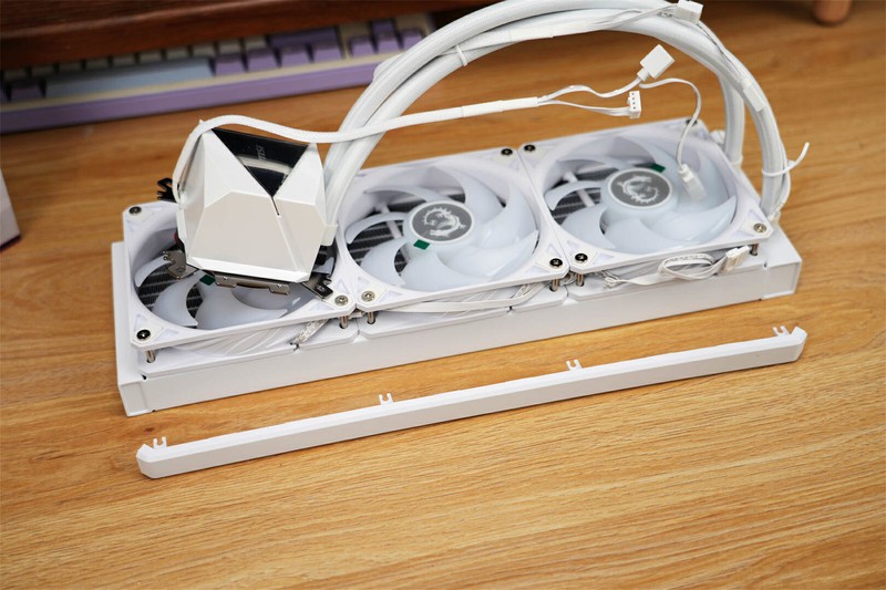 酷睿 Ultra 200S遭遇劲敌！微星MAG CORELIQUID I360 WHITE来袭